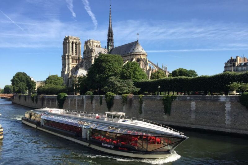 paris-nye-special-diner-cruise-on-the-seine-river