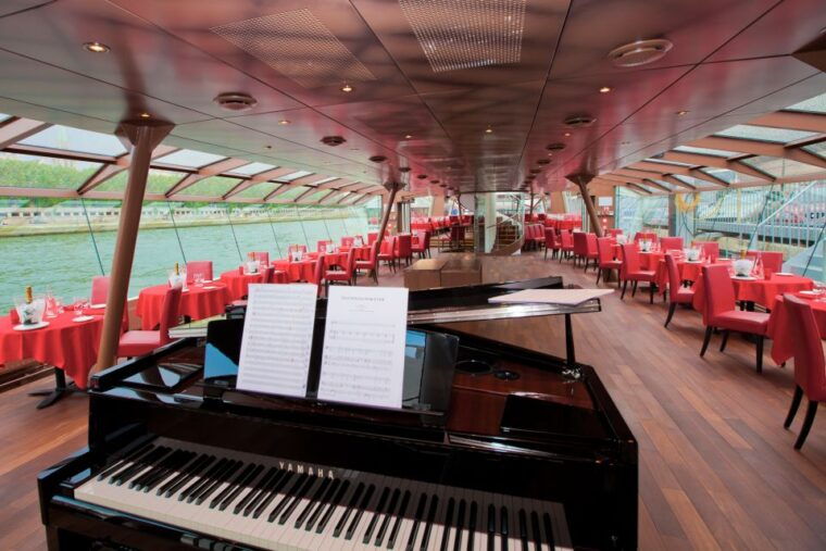 paris-nye-special-diner-cruise-on-the-seine-river