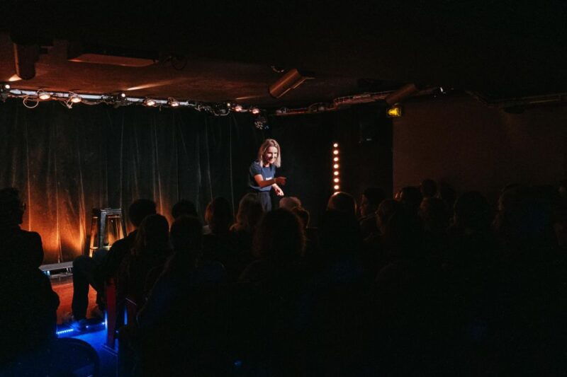 paris-oh-my-god-shes-parisian-english-comedy-show