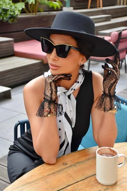 Paris: Old Money Photo Shoot with Outfits and Accessories - Key Points