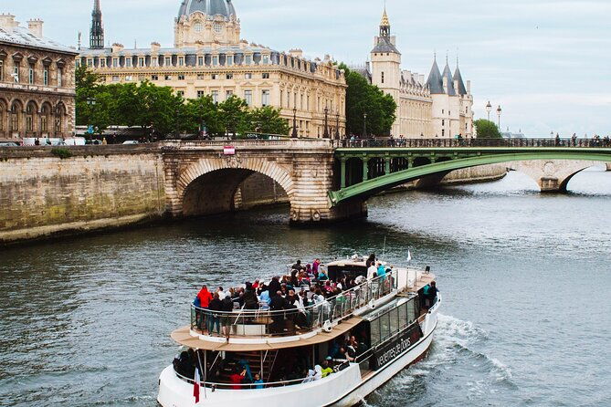 paris-one-hour-seine-river-cruise-with-recorded-commentary-3