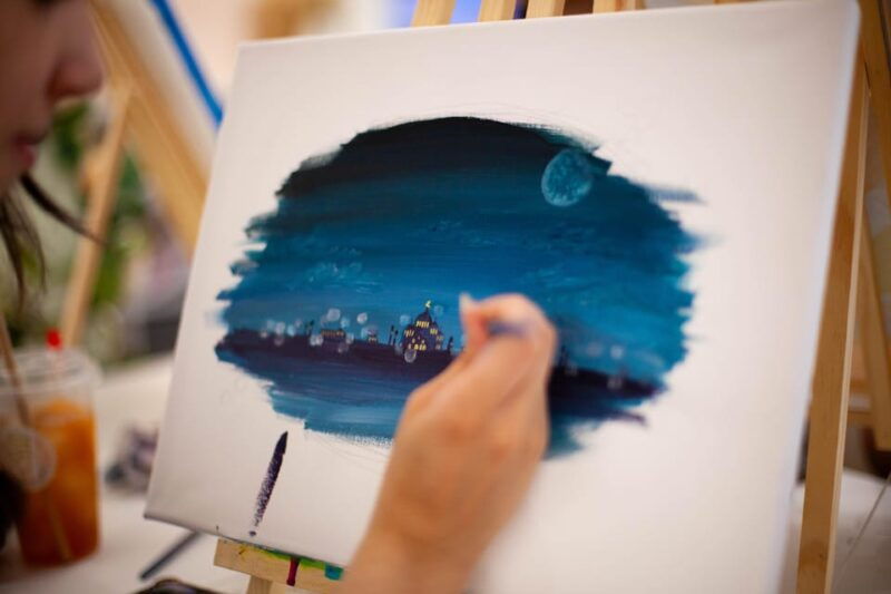 paris-painting-experience-in-an-art-cafe