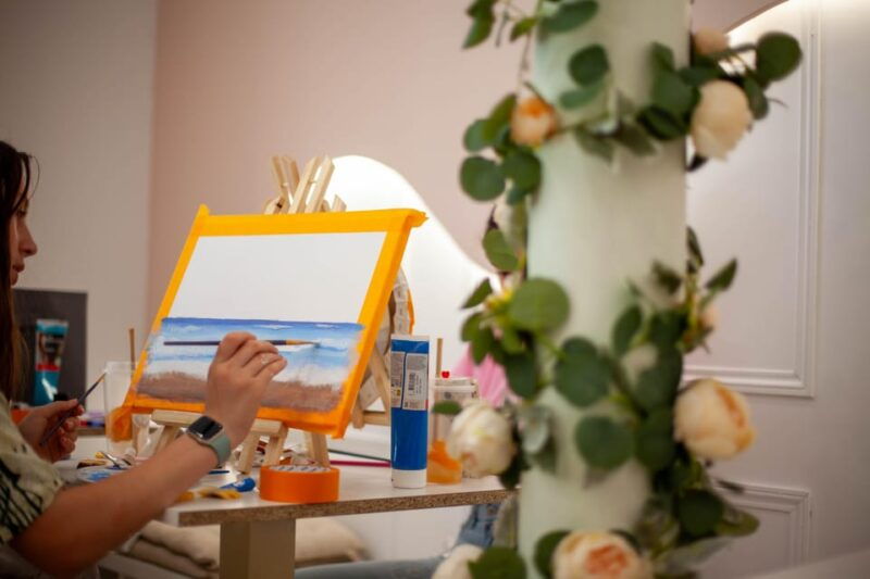 paris-painting-experience-in-an-art-cafe