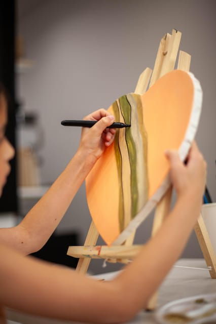 paris-painting-experience-in-an-art-cafe