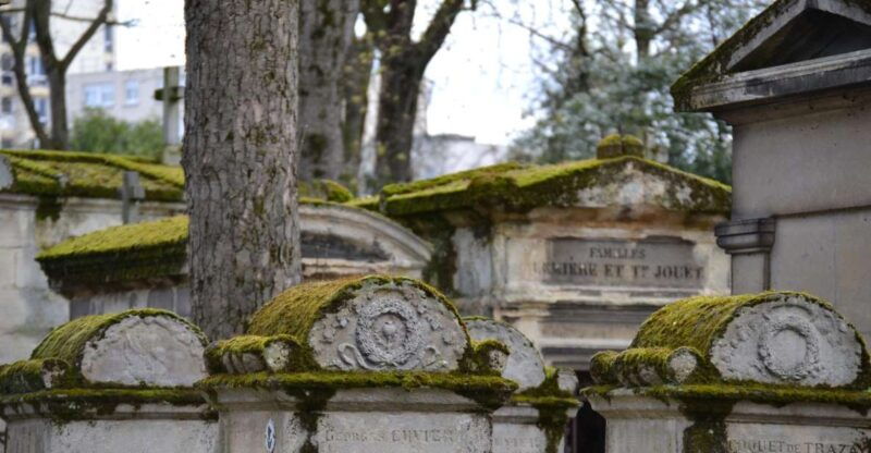 paris-pere-lachaise-cemetery-guided-tour-in-french