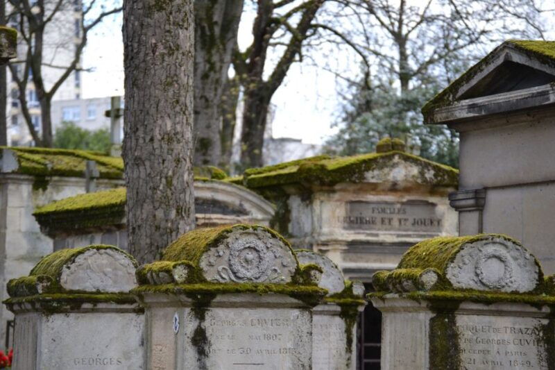 paris-pere-lachaise-cemetery-guided-tour-in-french