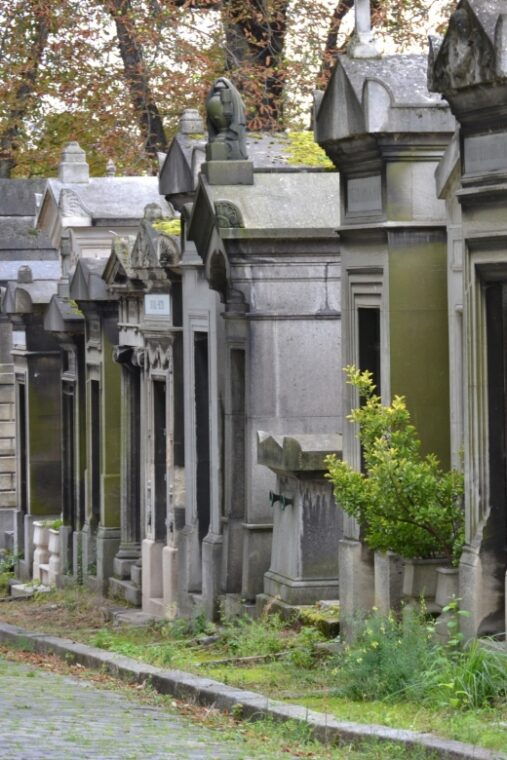 paris-pere-lachaise-cemetery-guided-tour-in-french
