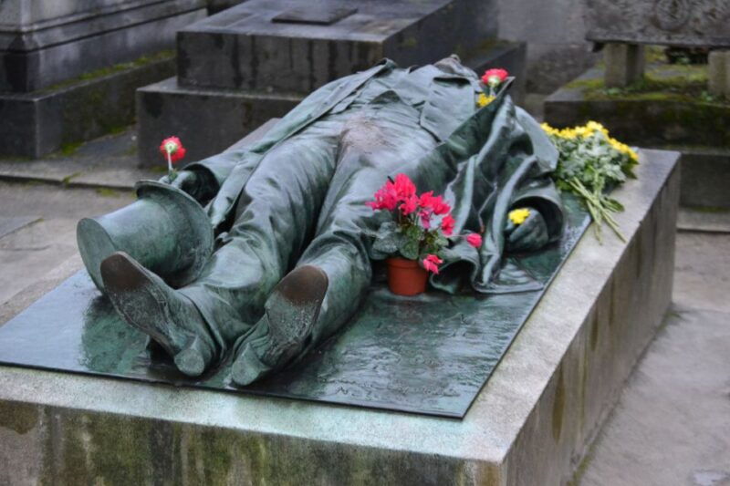 paris-pere-lachaise-cemetery-guided-tour