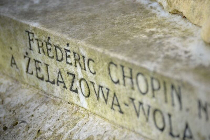 paris-pere-lachaise-cemetery-guided-tour