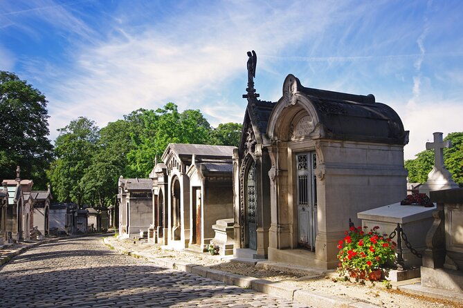 paris-pere-lachaise-cemetery-love-affairs-and-death-walking-tour