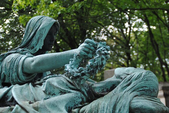 paris-pere-lachaise-cemetery-love-affairs-and-death-walking-tour