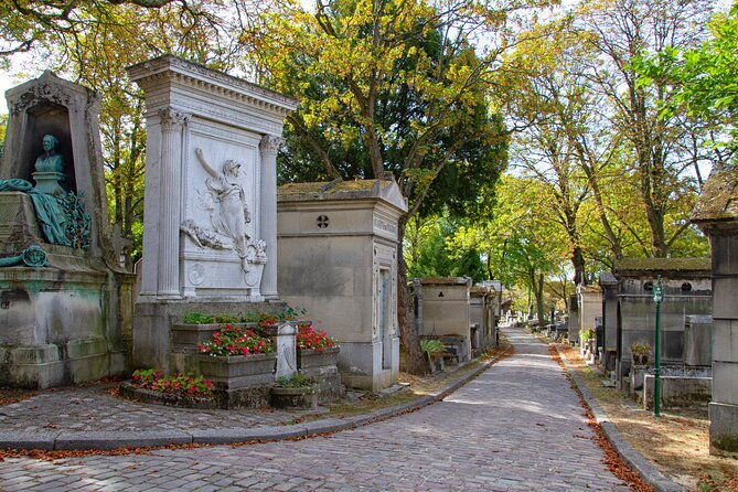 paris-pere-lachaise-cemetery-love-affairs-and-death-walking-tour
