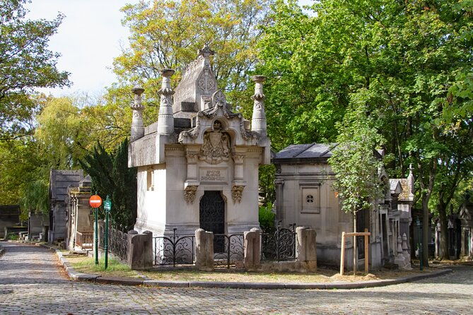 paris-pere-lachaise-cemetery-love-affairs-and-death-walking-tour