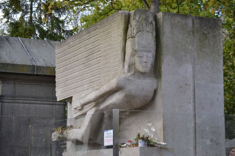 paris-pere-lachaise-cemetery-private-tour