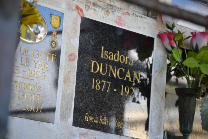 paris-pere-lachaise-cemetery-private-tour