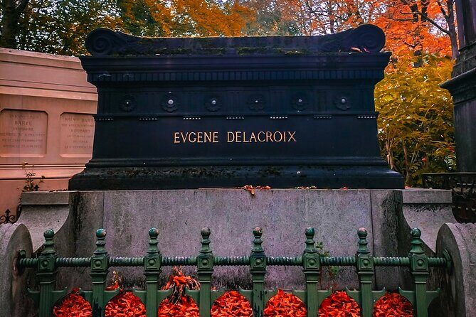 Paris Pere Lachaise Cemetery Small Group Guided Tour - The Experience: What You Can Expect