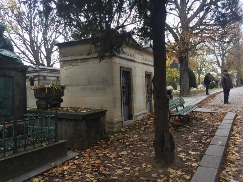 paris-pere-lachaise-cemetery-visit-with-seine-river-cruise
