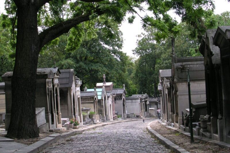 paris-pere-lachaise-cemetery-walking-tour