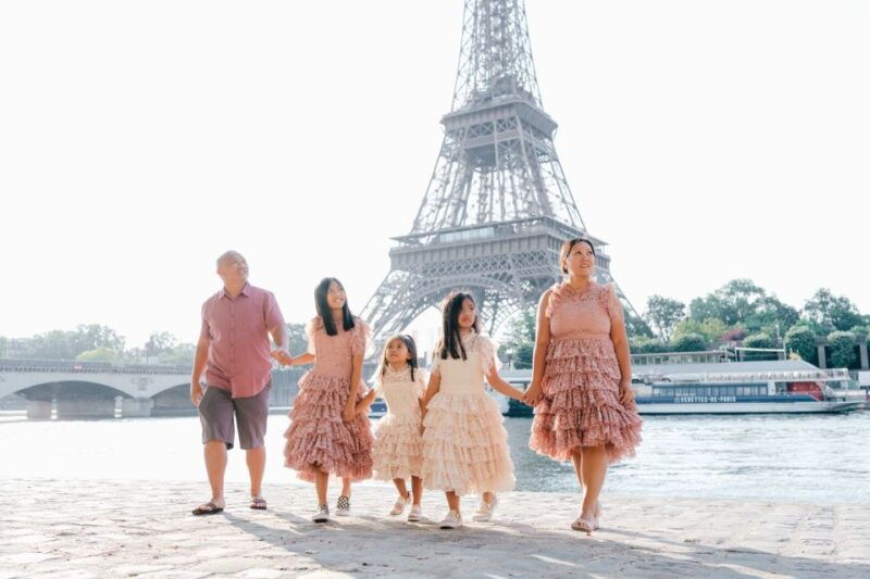 paris-photo-shoot-with-a-private-travel-photographer