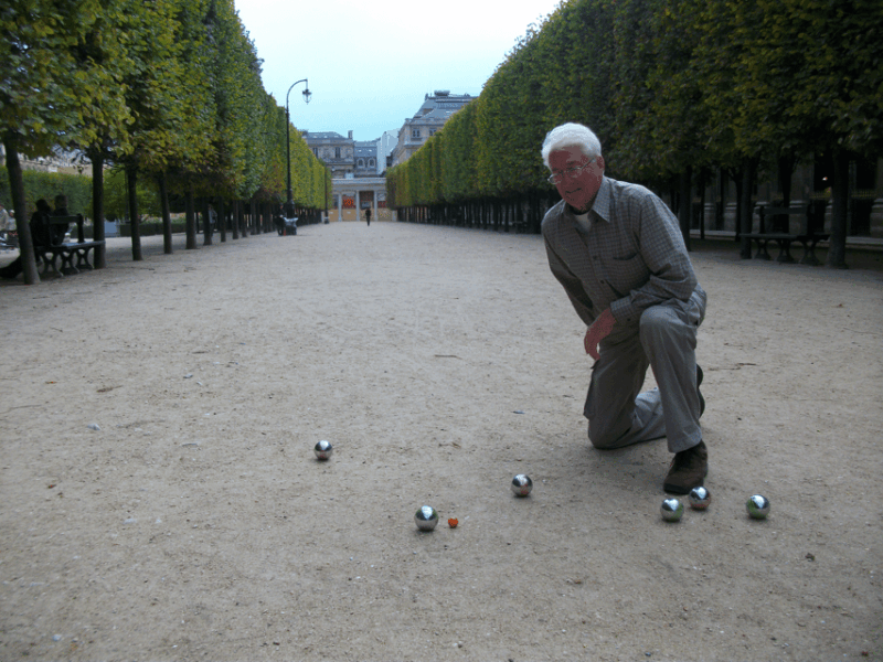 paris-pre-dinner-drinks-with-petanque-game-bocce-ball