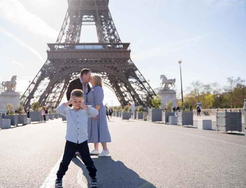 Paris: Premium Photoshoot with Iconic Eiffel Tower Views - The Photography: Quality and Authenticity