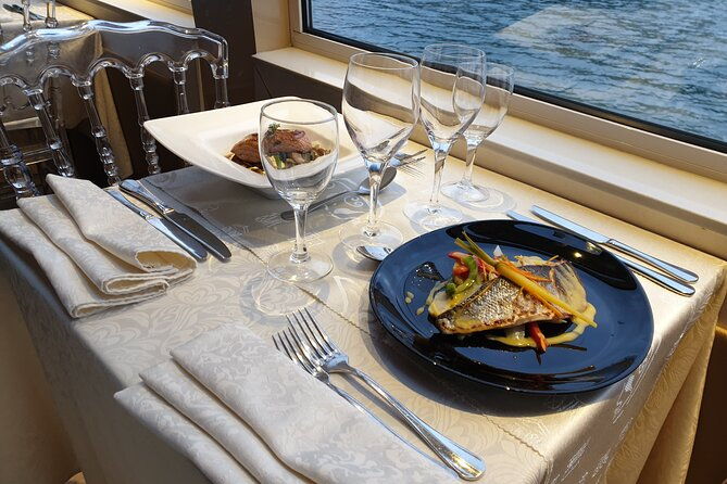 paris-prestige-dinner-cruise-from-eiffel-tower-area-2