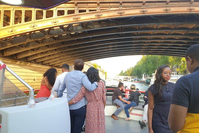 paris-prestige-dinner-cruise-from-eiffel-tower-area-2
