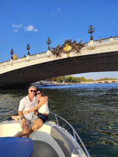 paris-private-boat-seine-river-start-near-eiffel-tower