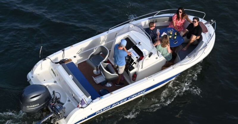 paris-private-boat-seine-river-start-near-eiffel-tower