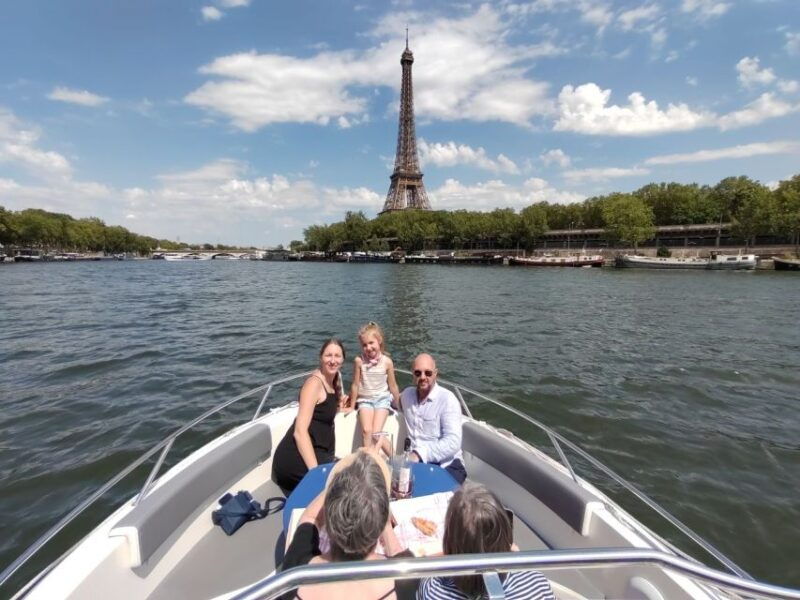 paris-private-boat-seine-river-start-near-eiffel-tower