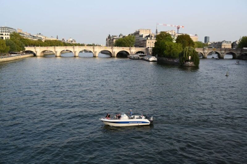 paris-private-boat-seine-river-start-near-eiffel-tower