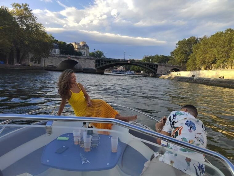 paris-private-boat-seine-river-start-near-eiffel-tower