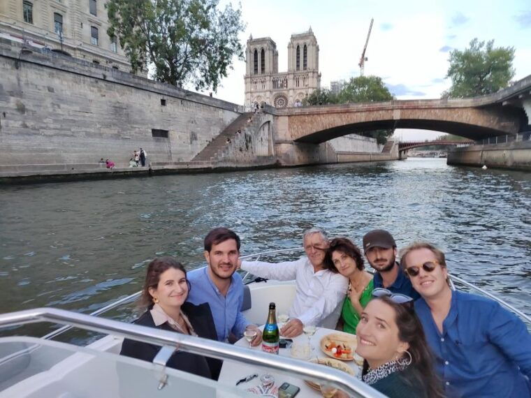 paris-private-boat-seine-river-start-near-eiffel-tower