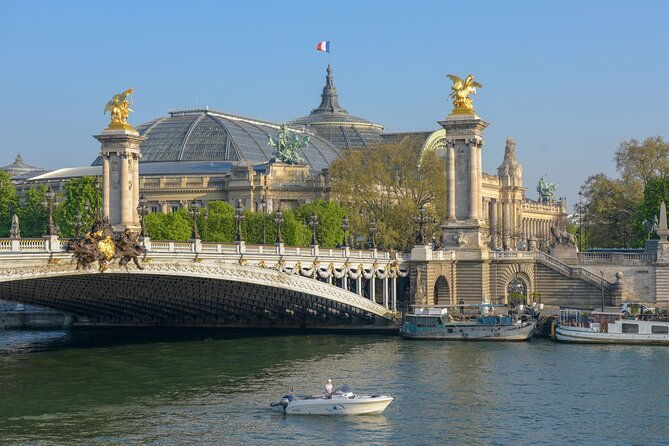paris-private-boat-tour-with-your-own-captain-guide
