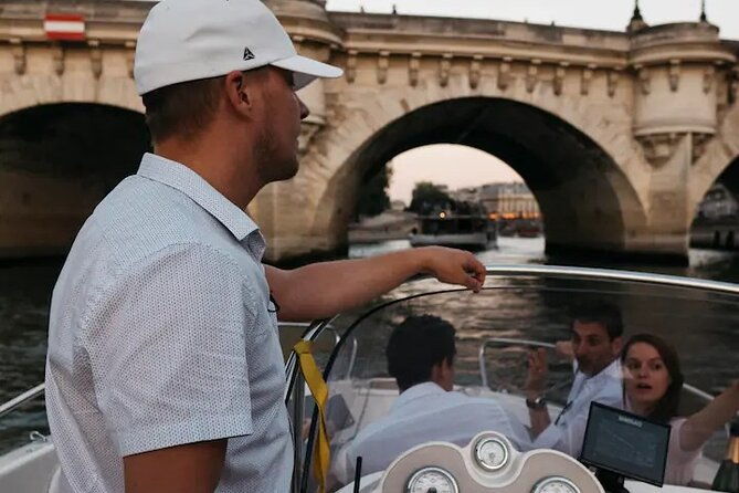 paris-private-boat-tour-with-your-own-captain-guide