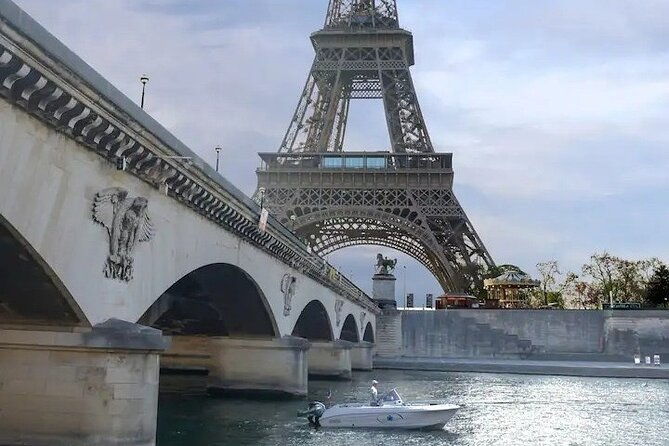 paris-private-boat-tour-with-your-own-captain-guide