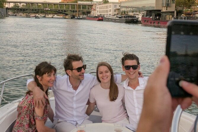 paris-private-boat-tour-with-your-own-captain-guide