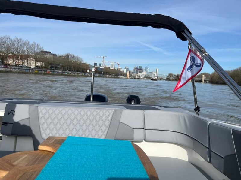 paris-private-cruise-on-the-seine-modern-boat-2-hours