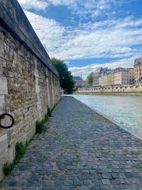 paris-private-early-morning-city-walking-tour