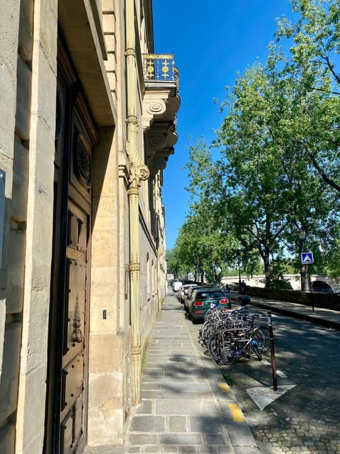 paris-private-early-morning-city-walking-tour