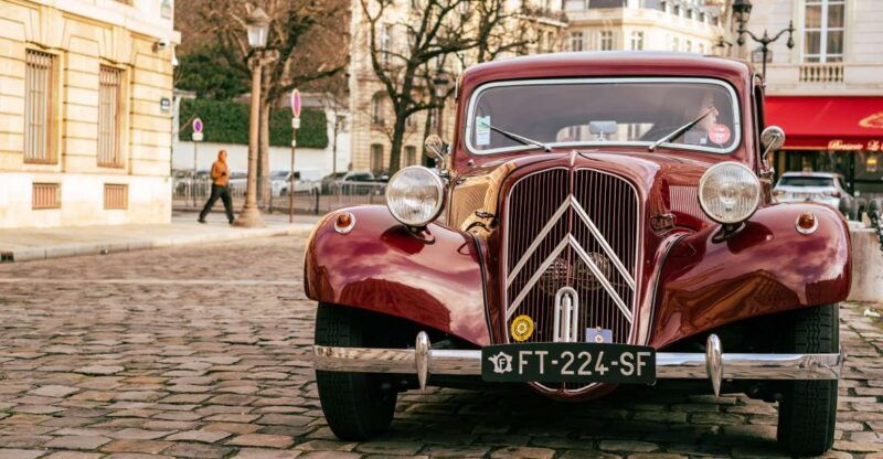 paris-private-guided-city-tour-in-a-traction-avant-or-ds-21