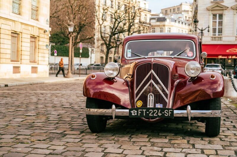 paris-private-guided-city-tour-in-a-traction-avant-or-ds-21