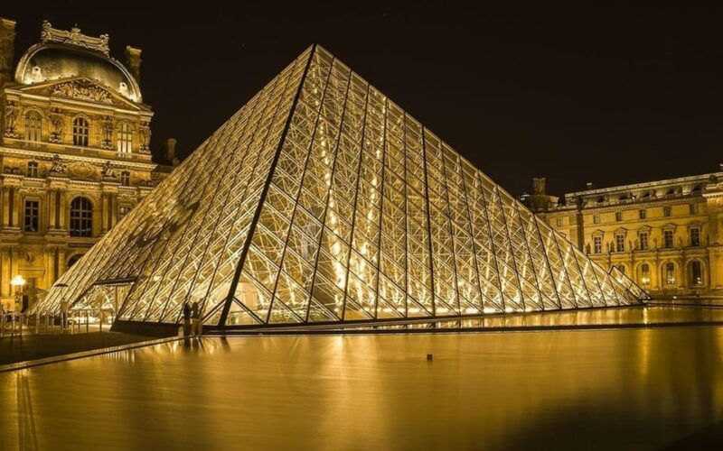 paris-private-night-sightseeing-tour-by-a-local