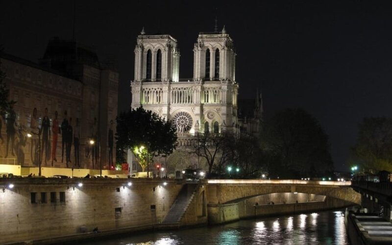 paris-private-night-sightseeing-tour-by-a-local