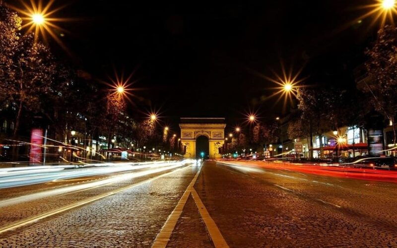 paris-private-night-sightseeing-tour-by-a-local
