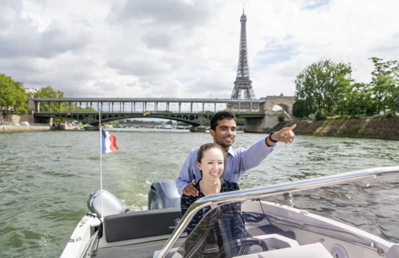 paris-private-river-cruise-with-rose-and-macarons