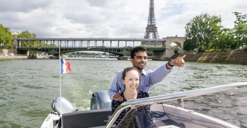 paris-private-river-cruise-with-rose-and-macarons