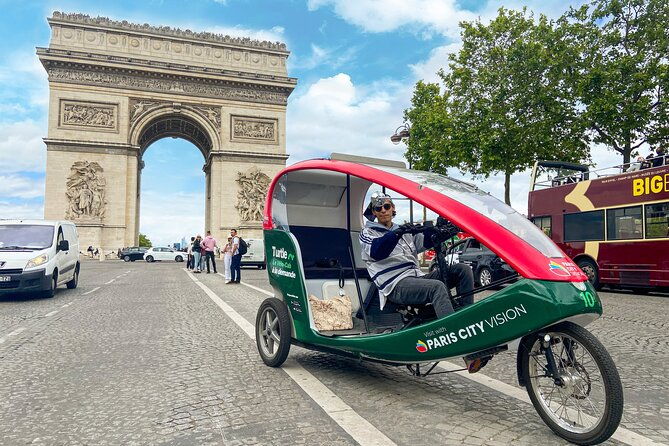 paris-private-sightseeing-guided-tour-by-electric-rickshaw