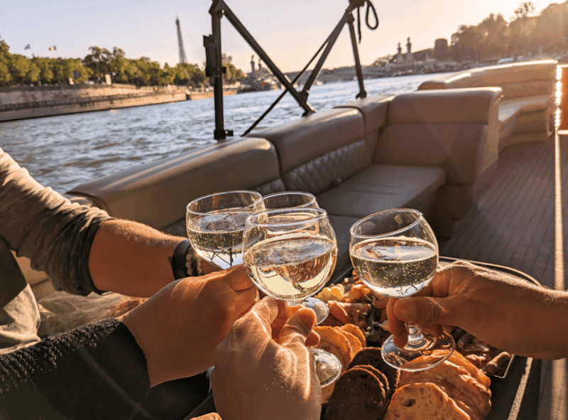 paris-private-sunset-sein-cruise-with-aperitif-and-pick-up