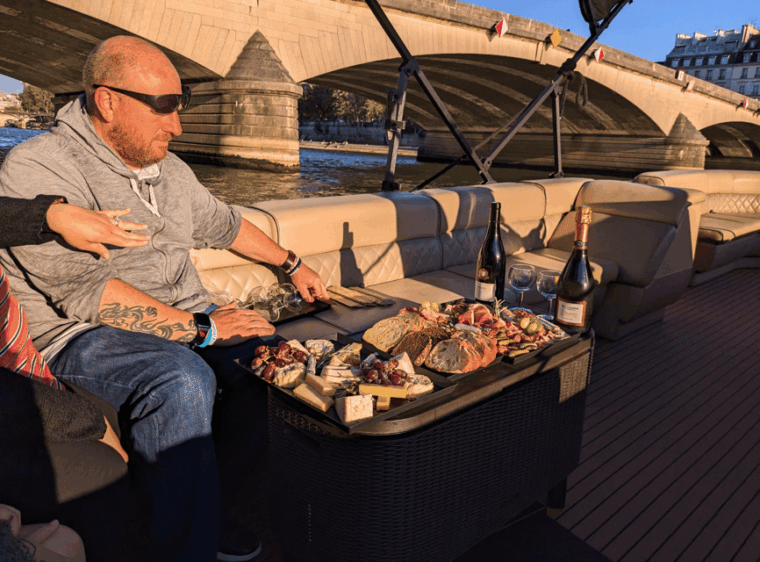 paris-private-sunset-sein-cruise-with-aperitif-and-pick-up
